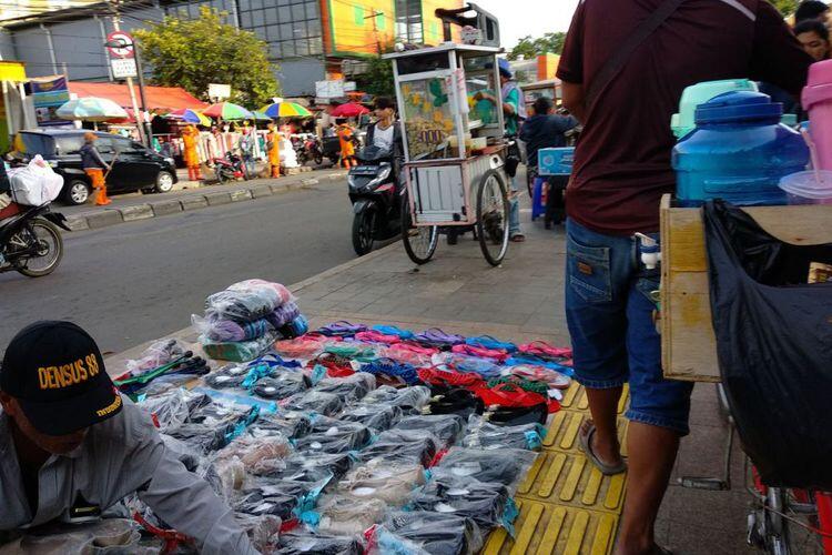 Sandi Bilang Tanah Abang Rapi, tetapi Sore Tadi Tetap Saja Semrawut