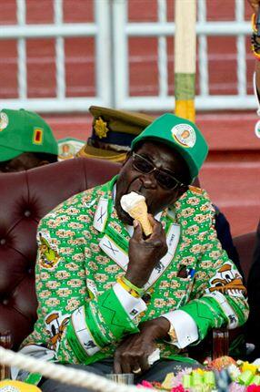 Robert Mugabe Dapat Uang "Pensiun" Rp 135 Miliar