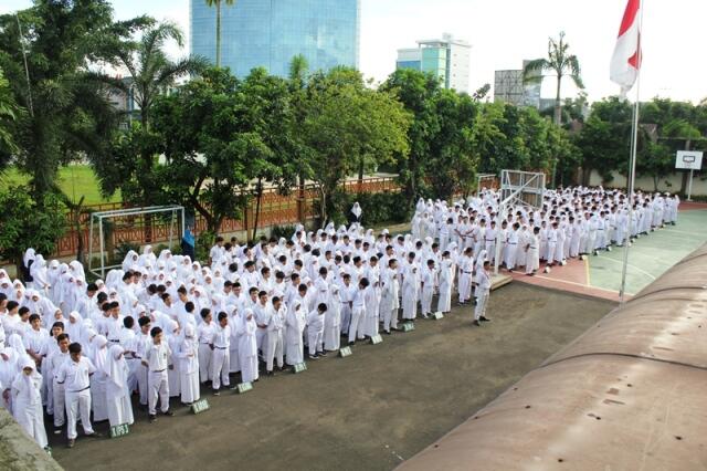 Berbagai Rutinitas Anak Sekolah Sebelum Pelajaran di Mulai