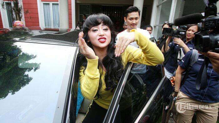 Penjelasan Kepolisian Soal Insiden Mobil Dewi Perssik Akan Masuk Jalur Busway