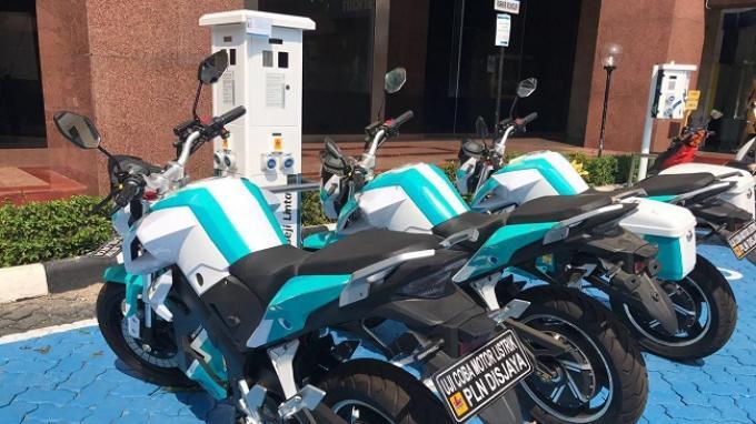 PLN akan Bangun Cas-casan Motor Listrik di Mall, Bayar Pakai e-Money