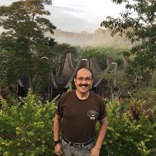 Gaya Busana Pengacara Fredrich Yunadi yang Hartanya Tak Habis 10 Turunan