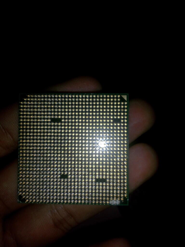 HELP (darurat) di sela sela prosesor (bagian dalam)kena theemal paste