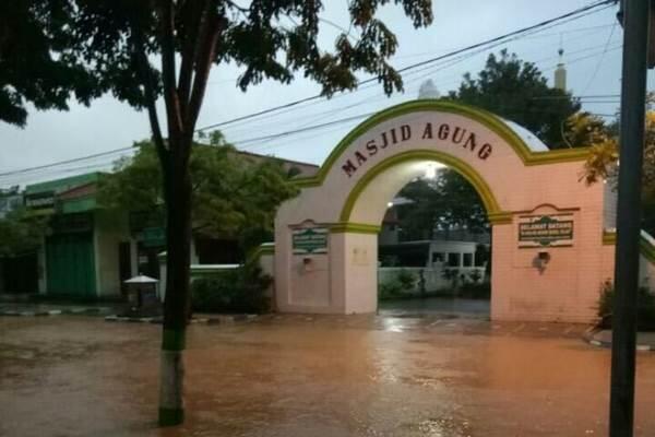 Banjir dan Longsor Lumpuhkan Pacitan