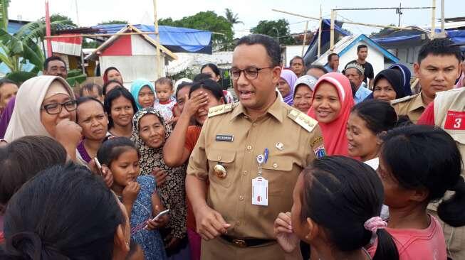 Anies Kasih Rp40,2 Miliar ke Kelompok Massa yang Tak Punya Kantor