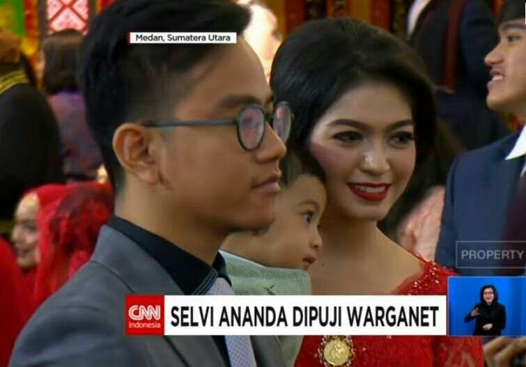 Kecantikan Selvi Ananda Kembali Curi Perhatian di Acara Kahiyang-Bobby!



