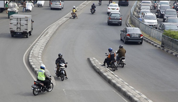 Ketemu Biker Lawan Arah, Jangan Dilawan