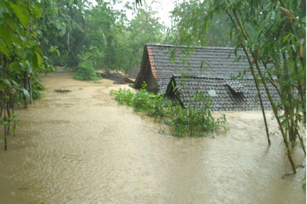 Banjir di Pacitan Telan Korban Jiwa #PrayForPacitan