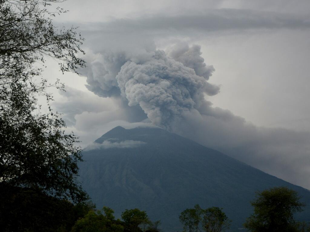 Abu Vulkanik Gunung Agung Diprediksi Mengarah ke Banyuwangi