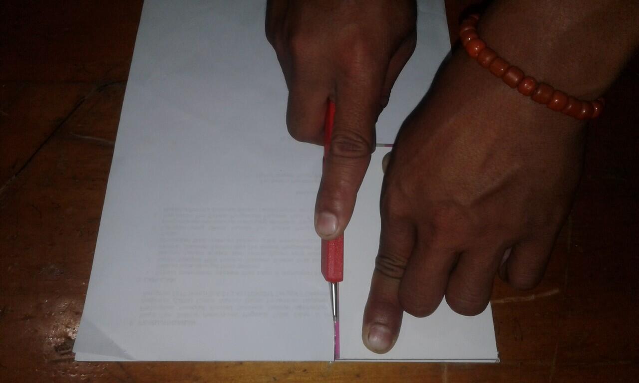 &#91;DIY EVENT&#93; Membuat Notes Mini Dari Kertas Bekas di Kantor & Undangan Nikah Mantan