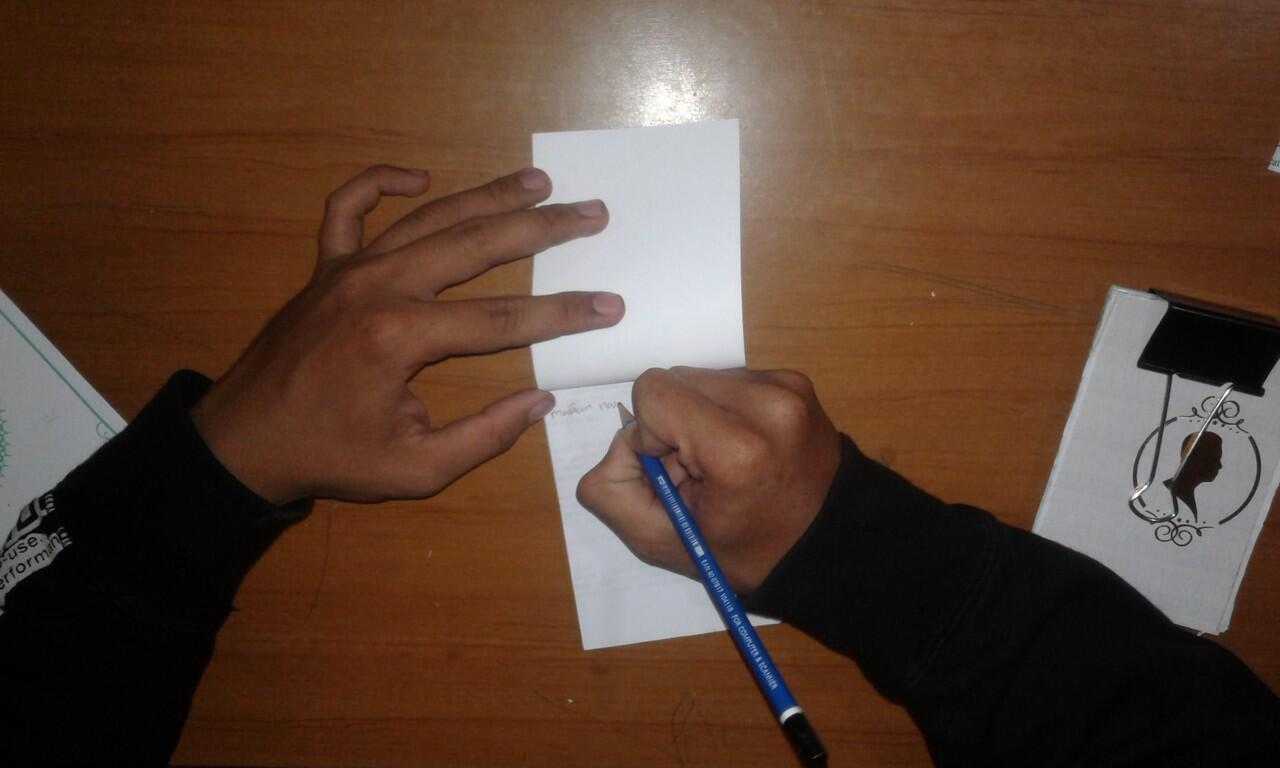 &#91;DIY EVENT&#93; Membuat Notes Mini Dari Kertas Bekas di Kantor & Undangan Nikah Mantan