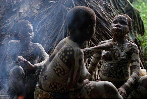 Suku Primitif Afrika kuno, Usia 8 Tahun Sudah Melahirkan Anak!