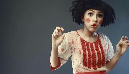 Komentar 'Unik' Cowok Saat Melihat Sista Mencoba Gradient Lips