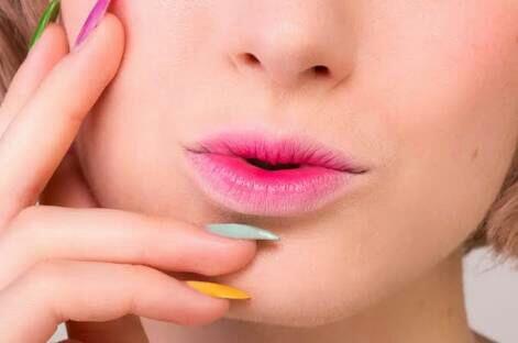 Komentar 'Unik' Cowok Saat Melihat Sista Mencoba Gradient Lips