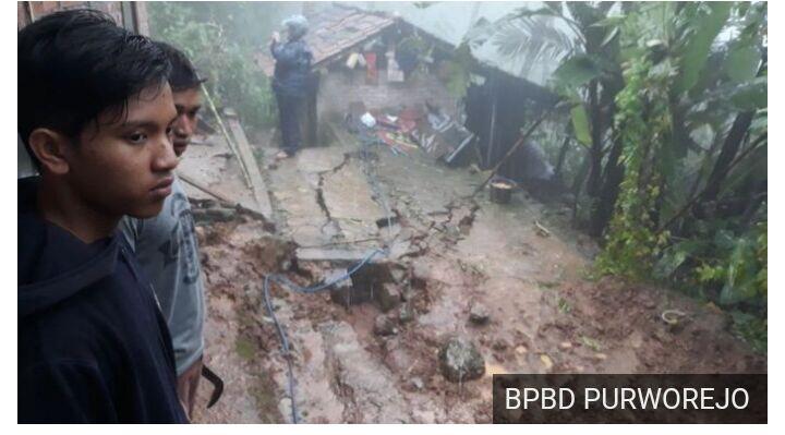 Banjir di Pacitan dan Yogyakarta, dampak 'keserakahan pada alam' dengan kerugian 