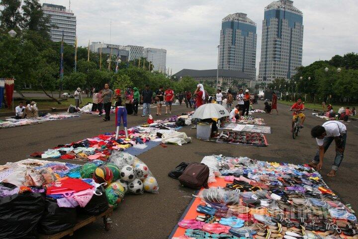 Beredar Foto Monas Kembali Dikuasai PKL, Kejadian Sebenarnya Bungkam Tukang Nyinyir