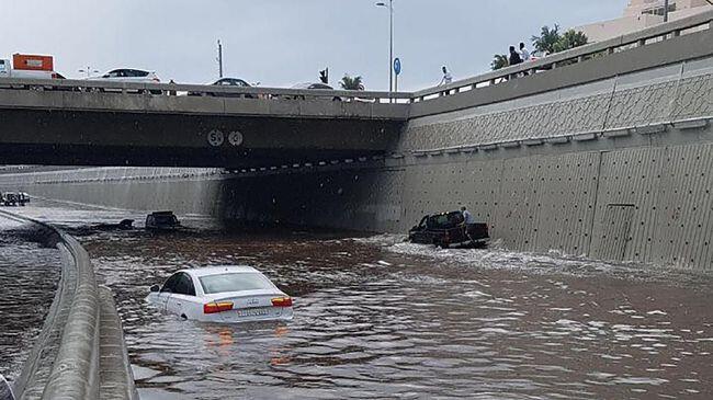Jeddah Banjir, Kantor Badan Meteorologi Disambar Petir | KASKUS