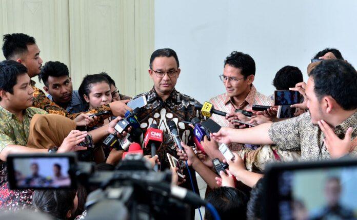Inilah Pantun Anies Saat APBD DKI 2018 Rp 77 T Disahkan