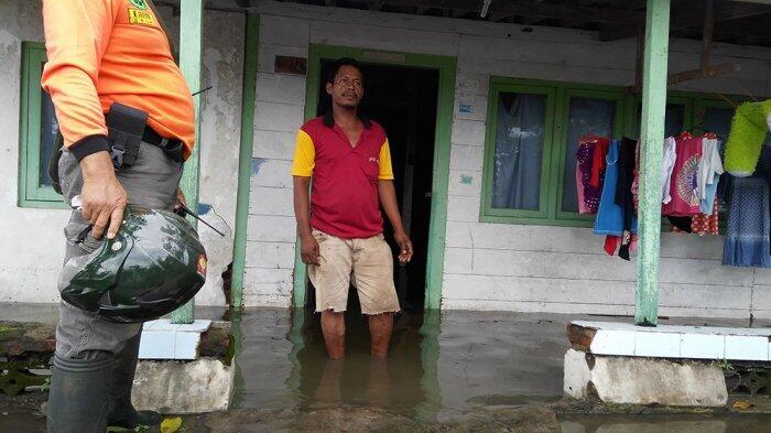 Ombak Tinggi Terjang Pantai Ngebum Kendal Ini Akibatnya