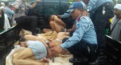 Tiga Wartawan Gadungan Digebuki Jamaah Maulid Nabi di Monas