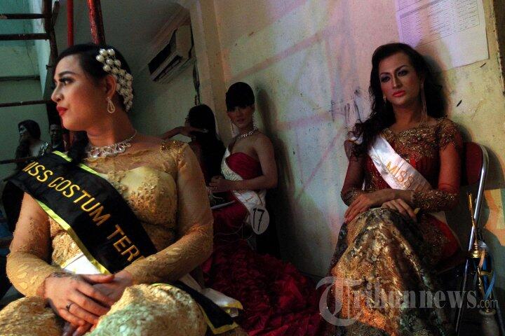 &#91;FOTO&#93; Sepenggal Cerita Di Kontes Puteri Waria Indonesia