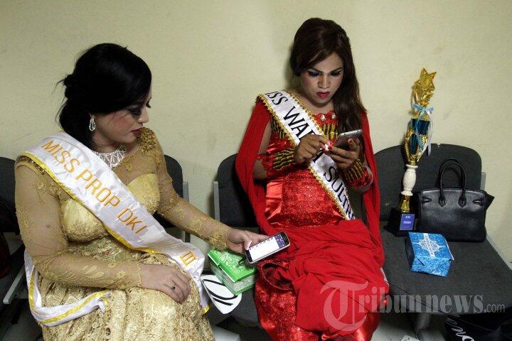 &#91;FOTO&#93; Sepenggal Cerita Di Kontes Puteri Waria Indonesia