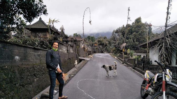 Kesetiaan Anjing Bali di Lereng Gunung Agung Menanti Tuannya Kembali