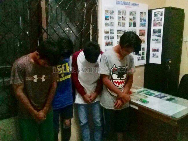 CANDU GAME!!! Remaja Ini Terobos Pagar Sekolah demi Wifi