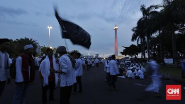 Bendera HTI Berkibar di Reuni Akbar Alumni 212