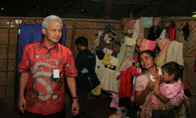 5 Pejabat Ini Tidak Segan Bantu Warga Pakai Dana Pribadi