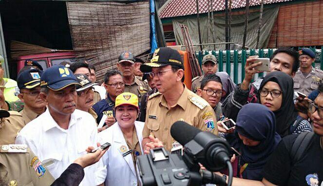 5 Pejabat Ini Tidak Segan Bantu Warga Pakai Dana Pribadi