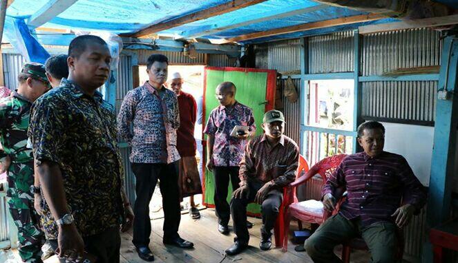 5 Pejabat Ini Tidak Segan Bantu Warga Pakai Dana Pribadi