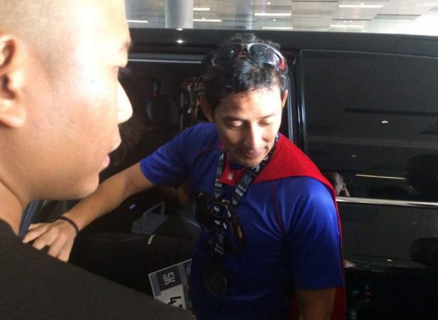 Pakai kostum Superman, Wagub Sandiaga lari 5 kilometer di Lippo Mall Puri