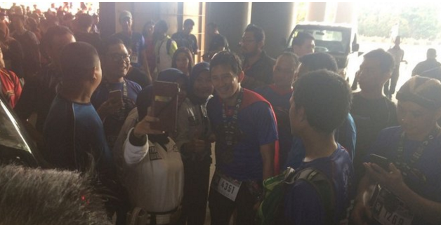 Pakai kostum Superman, Wagub Sandiaga lari 5 kilometer di Lippo Mall Puri