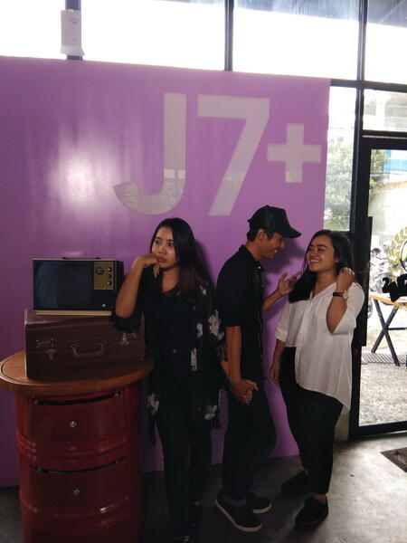 &#91;Field Report&#93; KTL Samsung J7+ | Diprivat Dinda Kirana dan Enzy Storia !