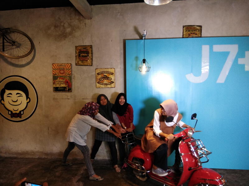 &#91;Field Report&#93; KTL Samsung J7+ | Diprivat Dinda Kirana dan Enzy Storia !