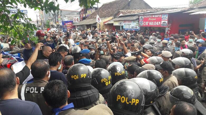 Aksi penggusuran di Bojong Gede berakhir ricuh