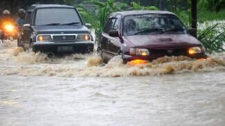 Kenapa Anda Tidak Boleh Terobos Banjir Sama Sekali