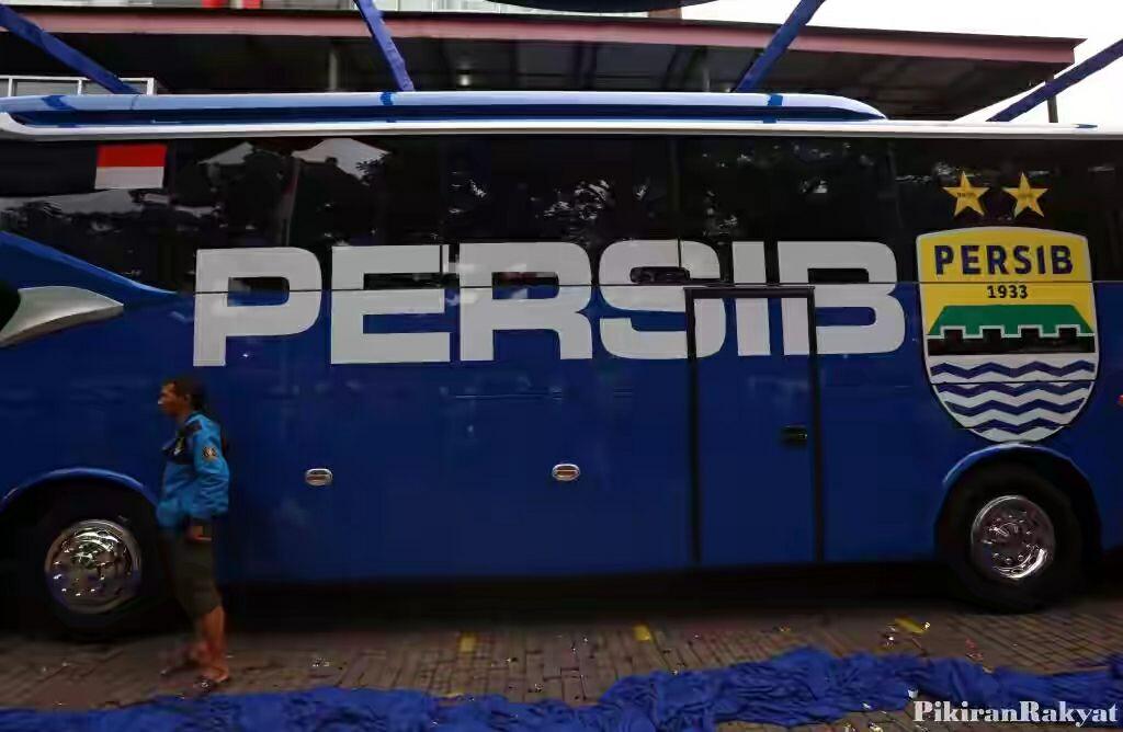 Ketika Presiden Jokowi Naik Bus Persib