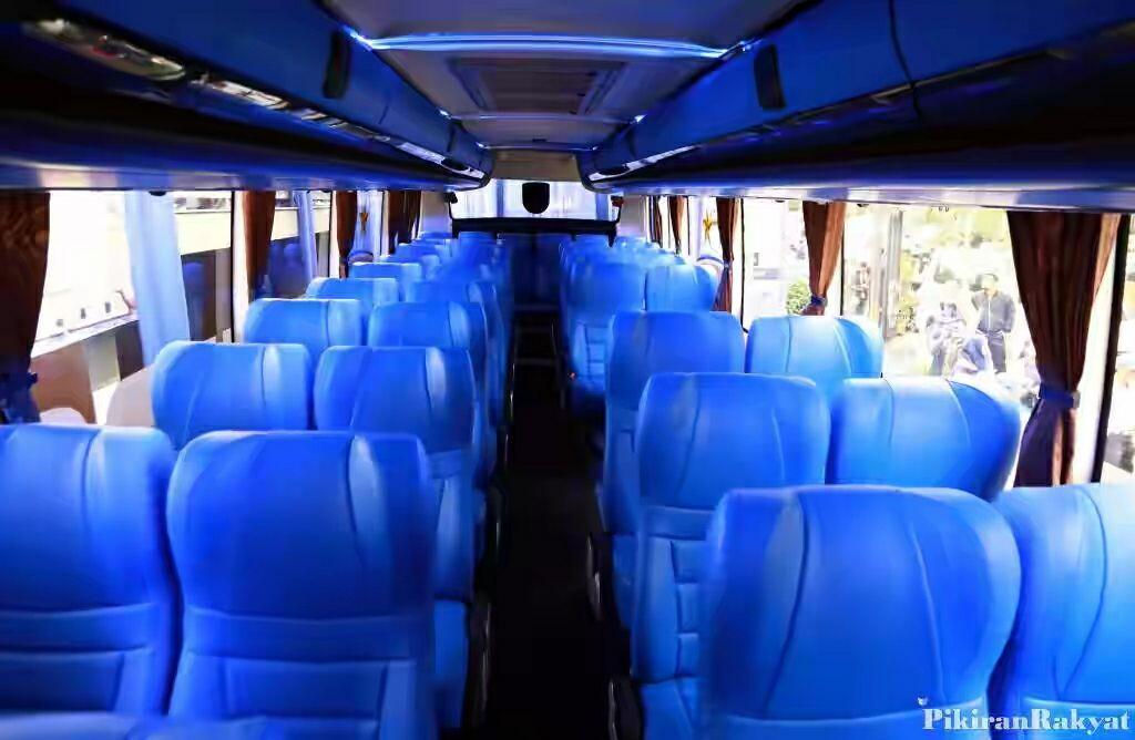 Ketika Presiden Jokowi Naik Bus Persib