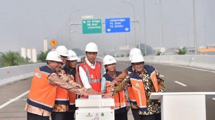 Ketika Presiden Jokowi Naik Bus Persib