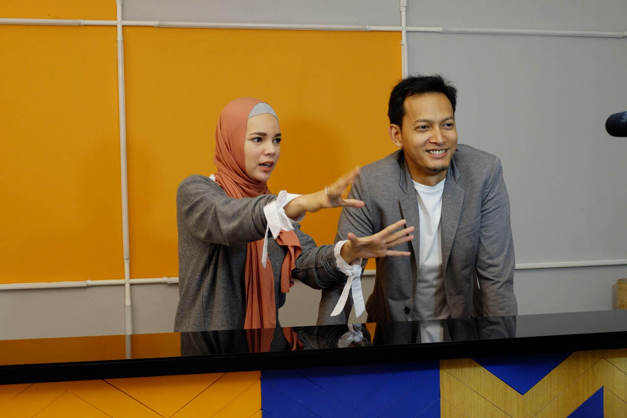 Fedi Nuril dan Dewi Sandra Dikerjain Abe Cisewu di KASKUS HQ!