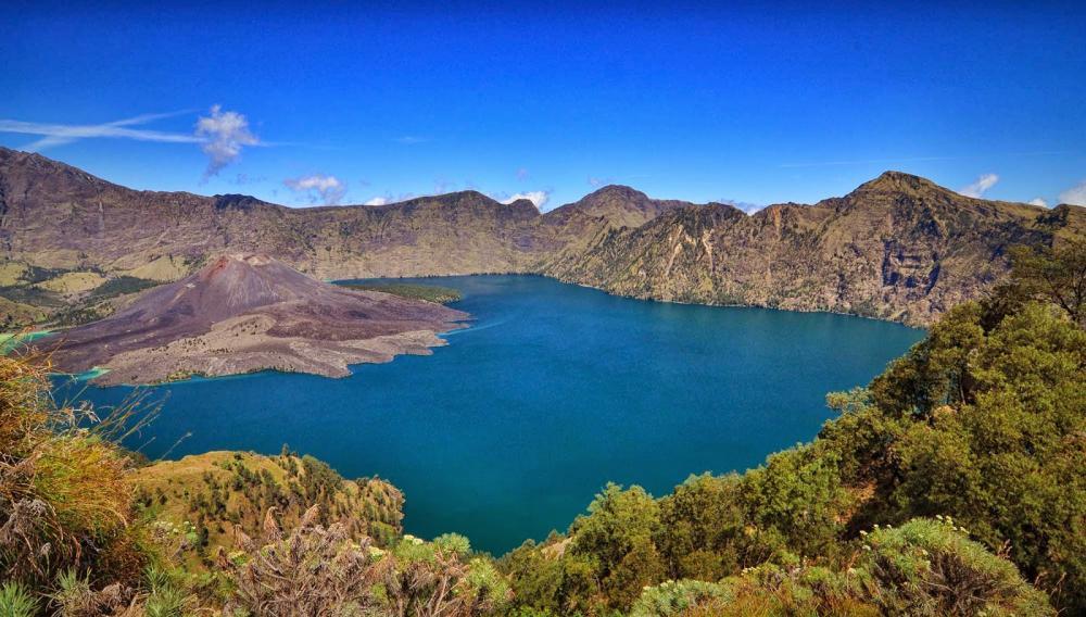 Danau-Danau Terindah di Indonesia yang Menanti untuk Kamu Kunjungi