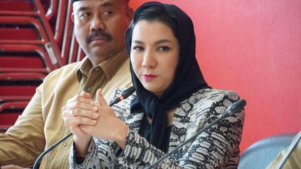 Rita Widyasari, Cagub Kaltim yang Diusung Partai Golkar, Semakin Terpuruk