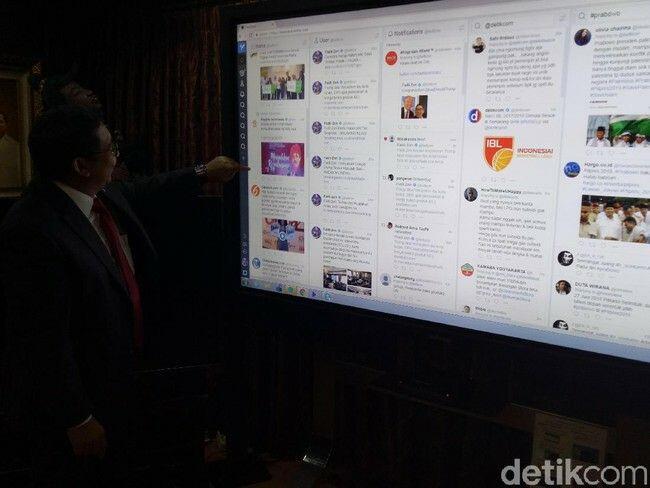 Fadli Zon Pantau Twitter di Ruang Kerjanya Pakai Layar Lebar