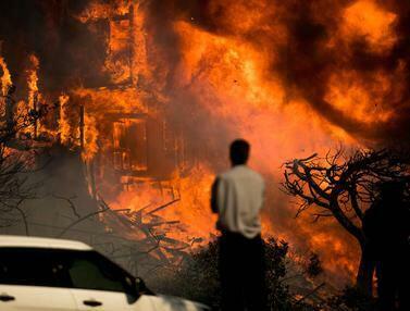 Kebakaran California Merambah ke Jantung Kota Los Angeles