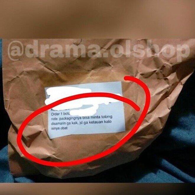 8 Pesan Lucu di Paketan Ini Bikin Ketawa Kurir Yang Mau Ngirim