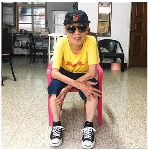 MOON LIN - NENEK PALING STYLISH ZAMAN NOW