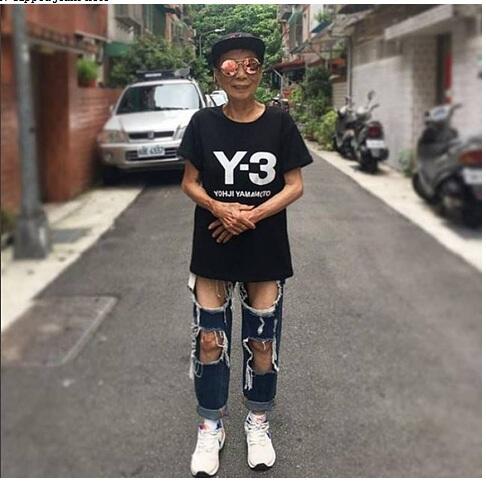 MOON LIN - NENEK PALING STYLISH ZAMAN NOW