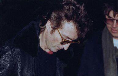 "TRAGEDI DESEMBER" Mengenal Pembunuh John Lennon??(Fans Vs Idola)